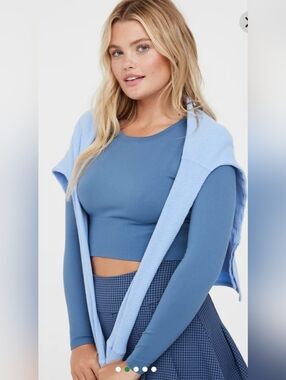 NWOT OFFLINE By Aerie Sidewalk Seamless Long Sleeve Cropped Tee